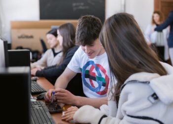 Fondacioni Vodafone Albania mbështet zhvillimin e aftësive digjitale të të rinjve në veri të vendit