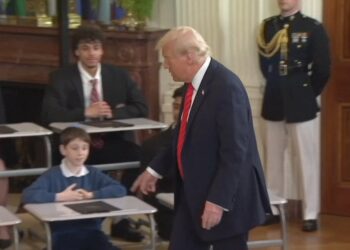 “Amerikanët, të fundit për dije”, Trump firmos dekretin: Departamenti i Arsimit do të shkrihet
