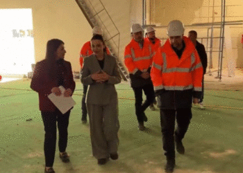 Rikontruktohet qendra e artit “Vaçe Zela” në Lushnje, zëvendës kryeministrja Balluku inspekton punimet
