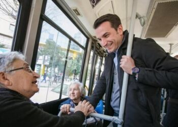 Lajm i mirë/ Sot 8 Marsi, Veliaj bën falas autobusin për të gjitha gratë dhe vajzat