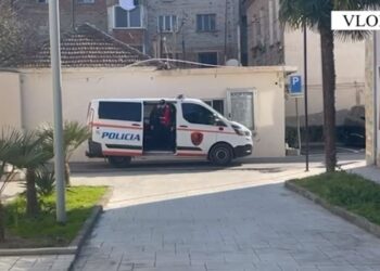 Kanosën njëri-tjetrin me thika dhe shkopinj druri, parandalohet në kohë ngjarja kriminale mes 2 adoleshentëve në Vlorë