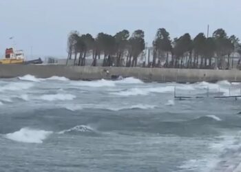 Moti i keq/ Anulohet linja Vlorë-Brindisi-Vlorë dhe dalja në det e mjeteve të vogla lundruese