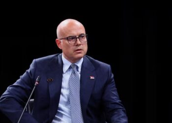 Kryeministri i Serbisë dorëzon dorëheqjen, Vuçiç ka 30 ditë për të propozuar zëvendësuesin