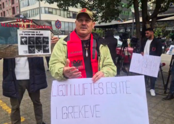 “Mbase i dhimbsemi Amerikës”, protestë para SPAK: Të hetohet Beleri për “Masakrën e Peshkëpisë”