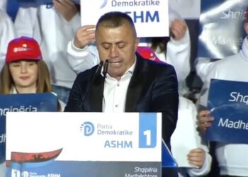 Sali Berisha hapi fushatën me njerëz të ndaluar nga policia