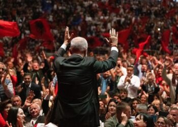 “Politikisht je autik nëse voton kënetën”, Rama kërkon publikisht ndjesë: Lehaqenieve t’u japim mësimin e merituar