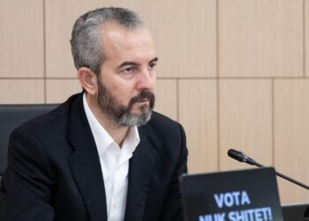 KQZ ultimatum partive politike: Keni 24 orë afat për heqjen e posterave!