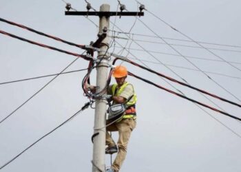 Ra në kontakt me energjinë elektrike teksa po punonte, ndërron jetë elektricisti në Divjakë