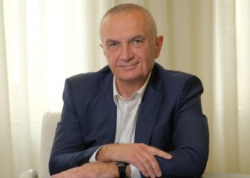 “Pas 11 majit Shqipëria do të jetë sërish madhështore”, Meta nga qelia: Narkoqeveria po plaçkit infrastrukturën