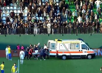 Panik në ndeshjen Egnatia -AF Elbasani, një tifoz bie nga Tribuna