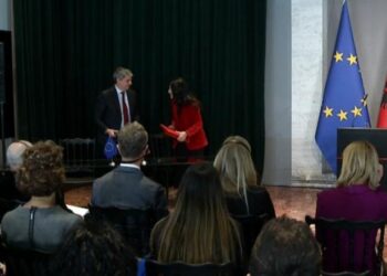 Pjesë e Korridorit VIII, firmoset marrëveshja për financimin e hekurudhës Durrës-Rrogozhinë