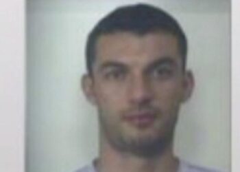 ‘Plumbi i artë’, Erjon Alibej ‘kërcënon’ gazetarët, seanca shtyhet për nesër