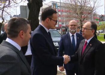 Begaj shpallet “Qytetar Nderi” i Gjilanit: Shqipëria, pranë Kosovës, ky titull u përket gjithë shqiptarëve
