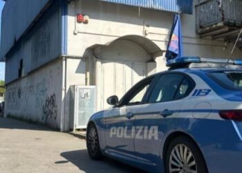 Plagosën moldavin pasi përshëndeti të dashurën e njërit prej tyre, arrestohen dy shqiptarë në Itali