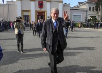 Media amerikane artikull për Berishën, i përmend korrupsionin dhe non gratën: S’mund të hyjë në SHBA, por ekipi i Trump po e ndihmon