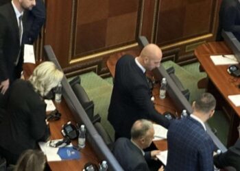 LIVE! Nis seanca konstituive e Kuvendit të Kosovës, pritet zgjedhja e kryeparlamentarit, të pranishëm edhe deputetët e Listës Serbe