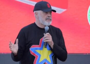 ‘Rama ik’ në Kamëz/ Kryeministri e kalon me batutë: Do të shqetësohesha sikur mos të dilte ai zë i mbytur nga këneta