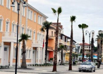 Dhunohen dhe kërcënohen dy punonjës të Bashkisë Kavajë, në kërkim 5 persona