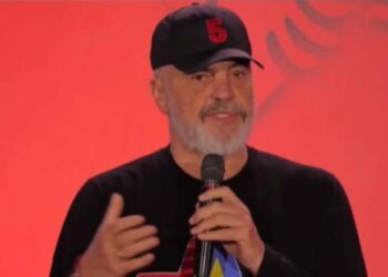 Rama takim me qytetarët në Tiranë: Me hyrjen në BE, do ketë një Shqipëri të re