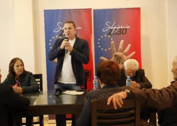 Gjiknuri në Delvinë, takon pensionistë e ish-ushtarakë: Besoni ata që kanë dhënë prova