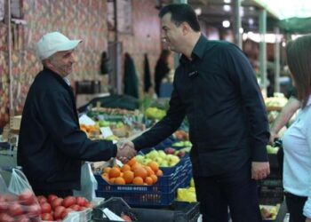 Basha te tregu ‘Dinamo’: Kush voton Ramën është çyryk, kush voton Berishën nxjerr Metën nga burgu