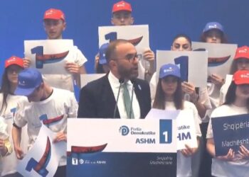 Bëhet i gjallë Gaz Bardhi, prezanton kandidatët me Berishën në Fier: Rama ju ofroi lugën bosh, mos i jepni asnjë votë në 11 maj