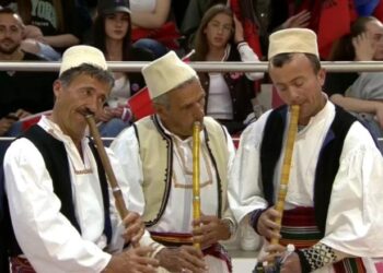 Rama pritet me cyle në Gramsh: Mes interesit të një populli të tërë dhe hallit e interesit të një njeriu e një familjeje të vetme! 
