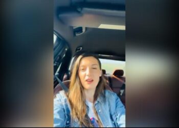 ‘O Gazo, o balerin’, kandidatja e PS në Fier nuk i ndahet Bardhit: Na vjen Rama sot, ti punë dhe takime hiç! Edhe bababufi s’ta fal kurrë që…