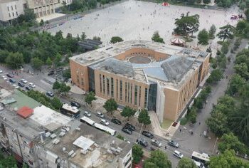 “Cene” në historik, rriten kërkesat për kredi, shtohen refuzimet nga bankat
