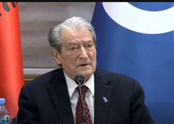 Berisha kërkon votën në 11 maj: Do falim gjobat e dritave dhe ujit! Do u kthejmë paratë që janë vjedhur