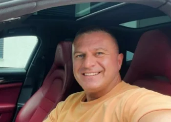U vetëvra, polici Alban Tolaj ishte babai i moderatores dhe këngëtares së njohur