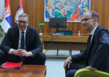 Vuçiç mandaton një doktor për të formuar qeverinë e re serbe: E presin detyra të vështira