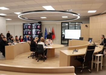 “U shkel Kodi Zgjedhor”/ KQZ u jep 72 orë në dispozicion partive: Hiqni materialet e palejuara propagandistike
