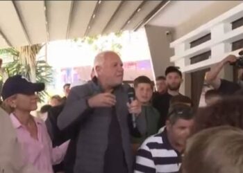 VIDEO/ Vijon gallata në takimet e Berishës, demokrati i Himarës: Kam qenë 30 herë në psikiatri dhe…