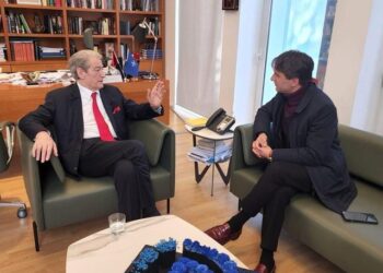 Vidhen votat e emigrantëve? Njeriu i Berishës në Itali ndan video me zarfet e fletëve të votimit