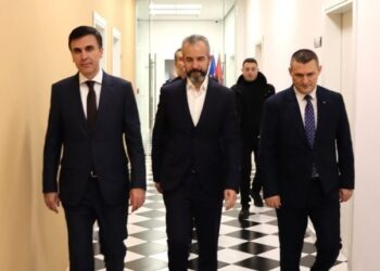 “Turpi është pak për këta të tre”, Ylli Manjani ‘shpërthen’ ndaj Dumanit, Çelës e Celibashit: Zyrtarë pa dinjitet që…