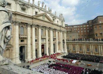 Çfarë ndodh kur një Papë vdes?!