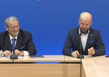 Alfred Lela justifikon gafat e Berishës: Ka lexuar 1200 faqe, nuk është kaq e jashtëzakonshme!