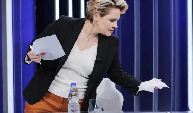 FOTO LAJM/ Monika Kryemadhi dezinfekton karrigen ku ishte ulur Basha në emision