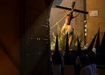 Pas horizontit jeta vazhdon! E Premtja e Zezë dhe Pashkët