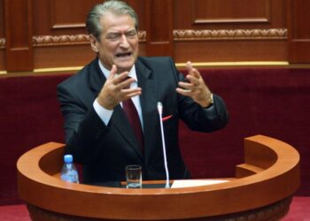 “Bufi e vodhi dhe e dogji Shqipërinë sa herë ju dha mundësia”, Balla u rikujton shqiptarëve Sali Berishën e ’97-ës (Video)