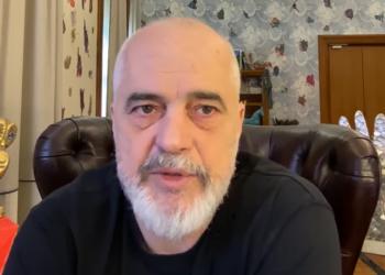 “Pse na i more edhe ata të FRPD?”- Rama i përgjigjet komentuesit: Nuk u bënë socialistë…