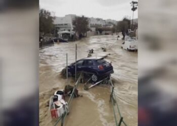 Stuhitë godasin Greqinë, përmbytje të mëdha në ishullin Paros, Kaos në Kretë