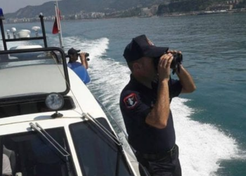 Zbulohen mbi 3000 litra karburant në Sazan, dyshohet se do përdorej për trafik droge