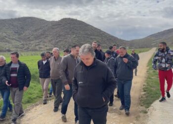 Protestojnë banorët e Maliqit: Po i çojmë të vdekurit në varreza me mushka