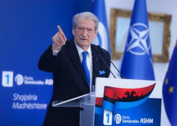 “Flirti” në rrjetet sociale, Berisha: Rama-Basha bëjnë gili-vili çdo ditë!