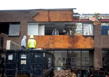 Stuhitë e fuqishme godasin SHBA-të, raportohet për të paktën 16 të vdekur