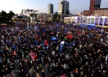 LIVE! Zgjedhjet e 11 majit, Berisha hap fushatën në sheshin “Nënë Tereza”, LaCivita krah tij