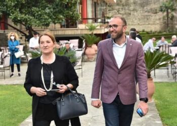 Hapja e fushatës së PD, Açka-Gazment Bardhit: Ç’të gjeti babam, o heroi im pse të lanë dje në fund të rreshtit?!