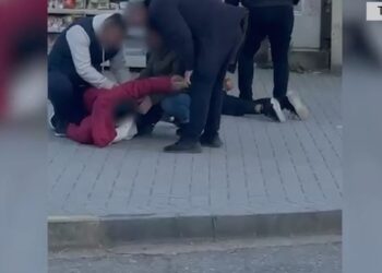 Trafik armësh dhe municionesh, pranga dy të rinjve në Tiranë